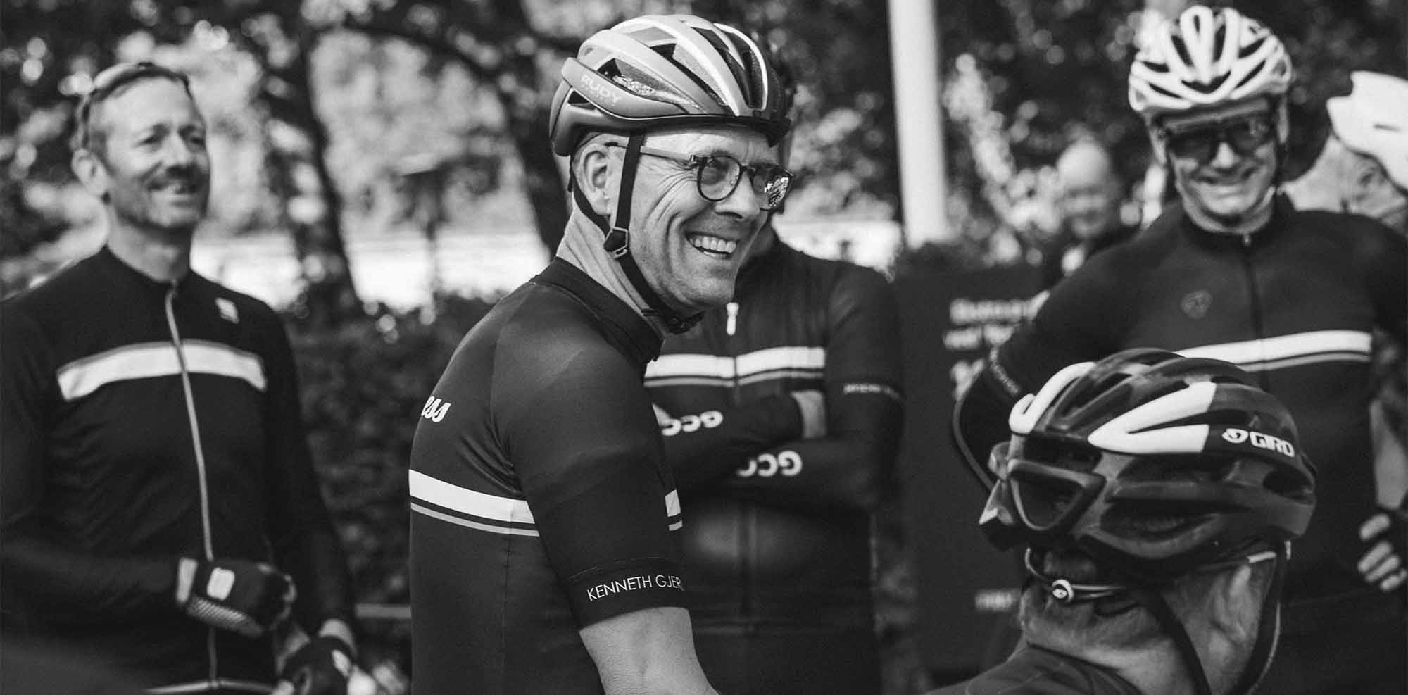 Smilende medlem af Cycling Business Network p&aring; cyklen