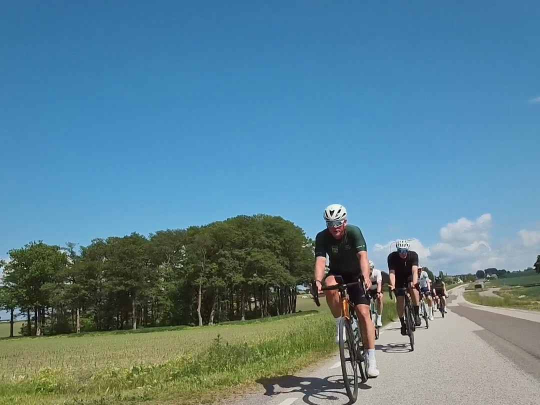 Feltet på en tom landevej i Skåne